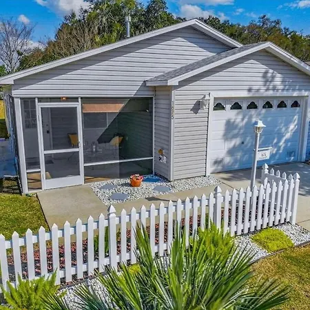 Cozy Home, Right Next Door To Lake Sumter Square!